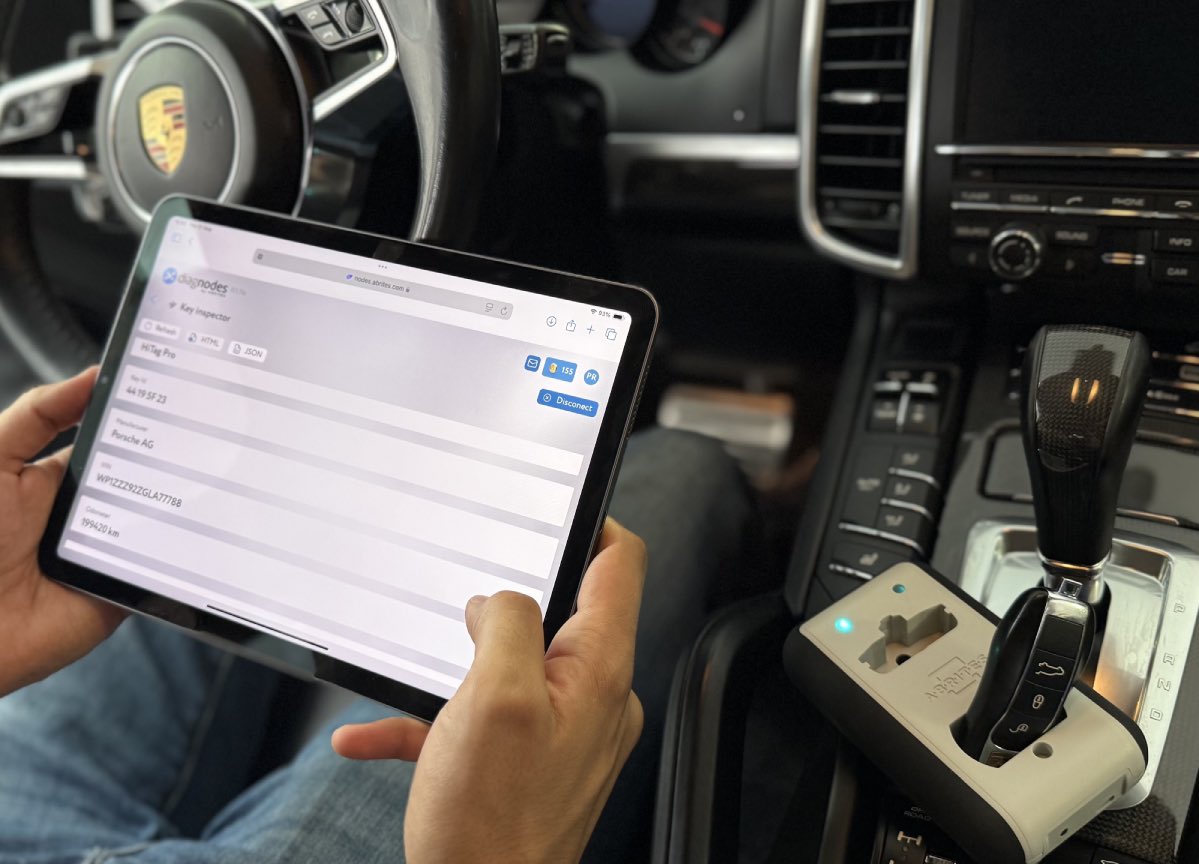 Read key information from Porsche Cayene 2015